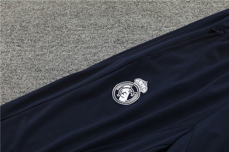 Special Edition Tracksuit Kit - Detail