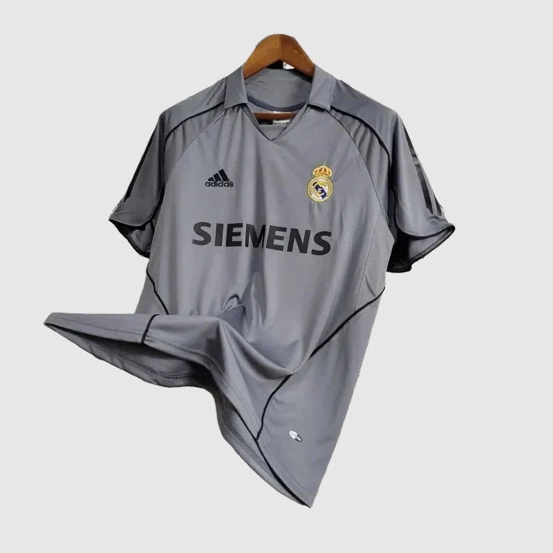 II 2005/06 Retro Away Shirt - View 8