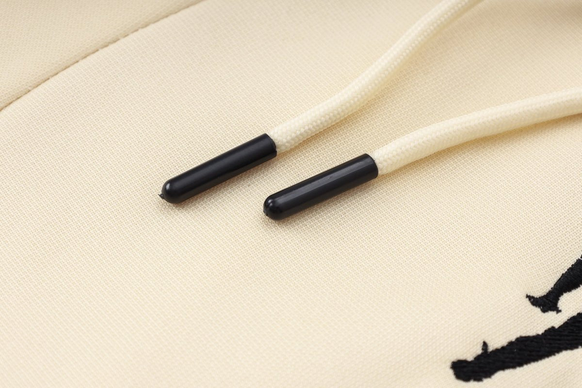 Tracksuit Kit - Detail