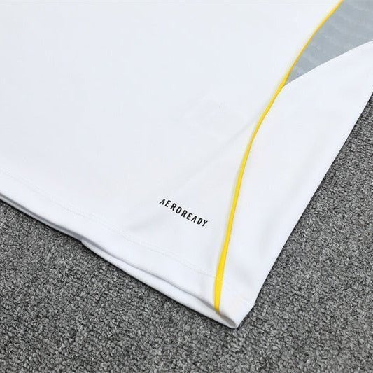 Home 25/26 Tracksuit Kit - Detail