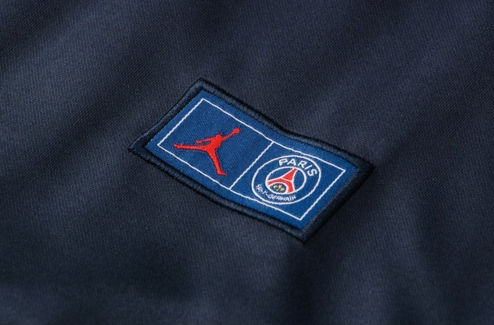 Tracksuit Kit - Detail