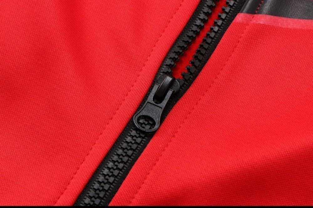 Tracksuit Kit - Detail