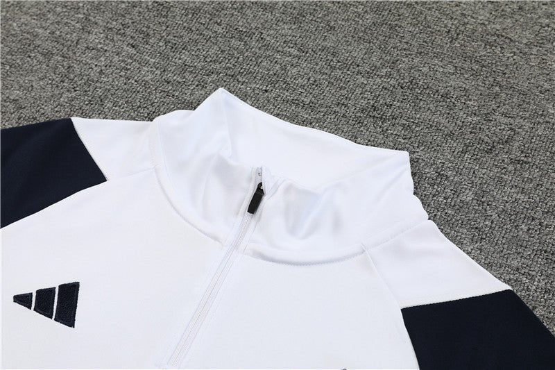 Special Edition Tracksuit Kit - Detail