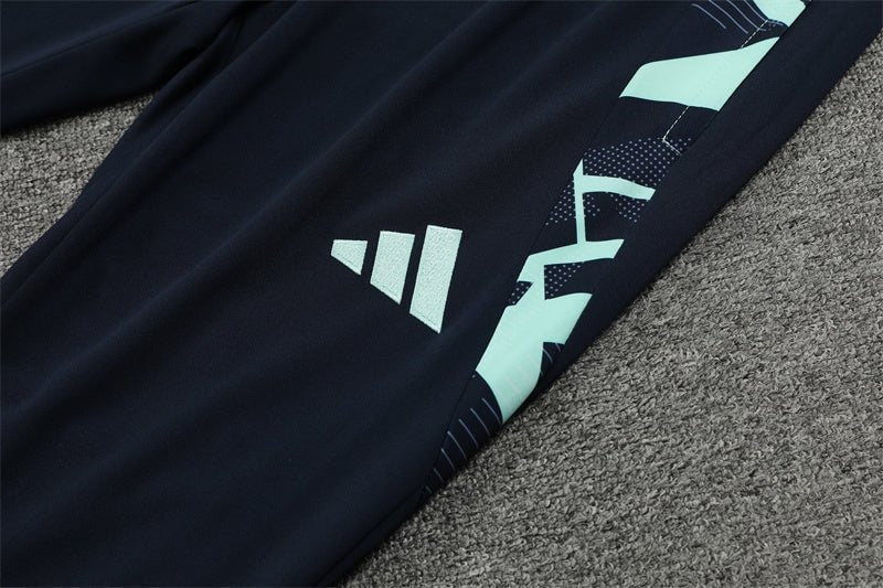 Special Edition Tracksuit Kit - Detail