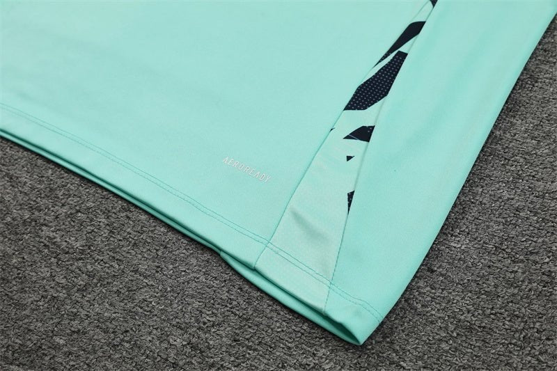 Special Edition Tracksuit Kit - Detail