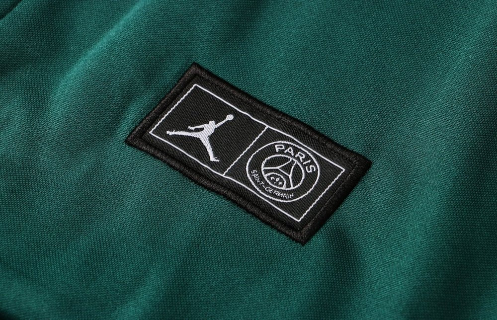 Tracksuit Kit - Detail
