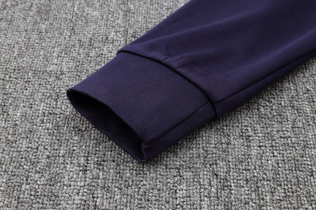 Tracksuit Kit - Detail