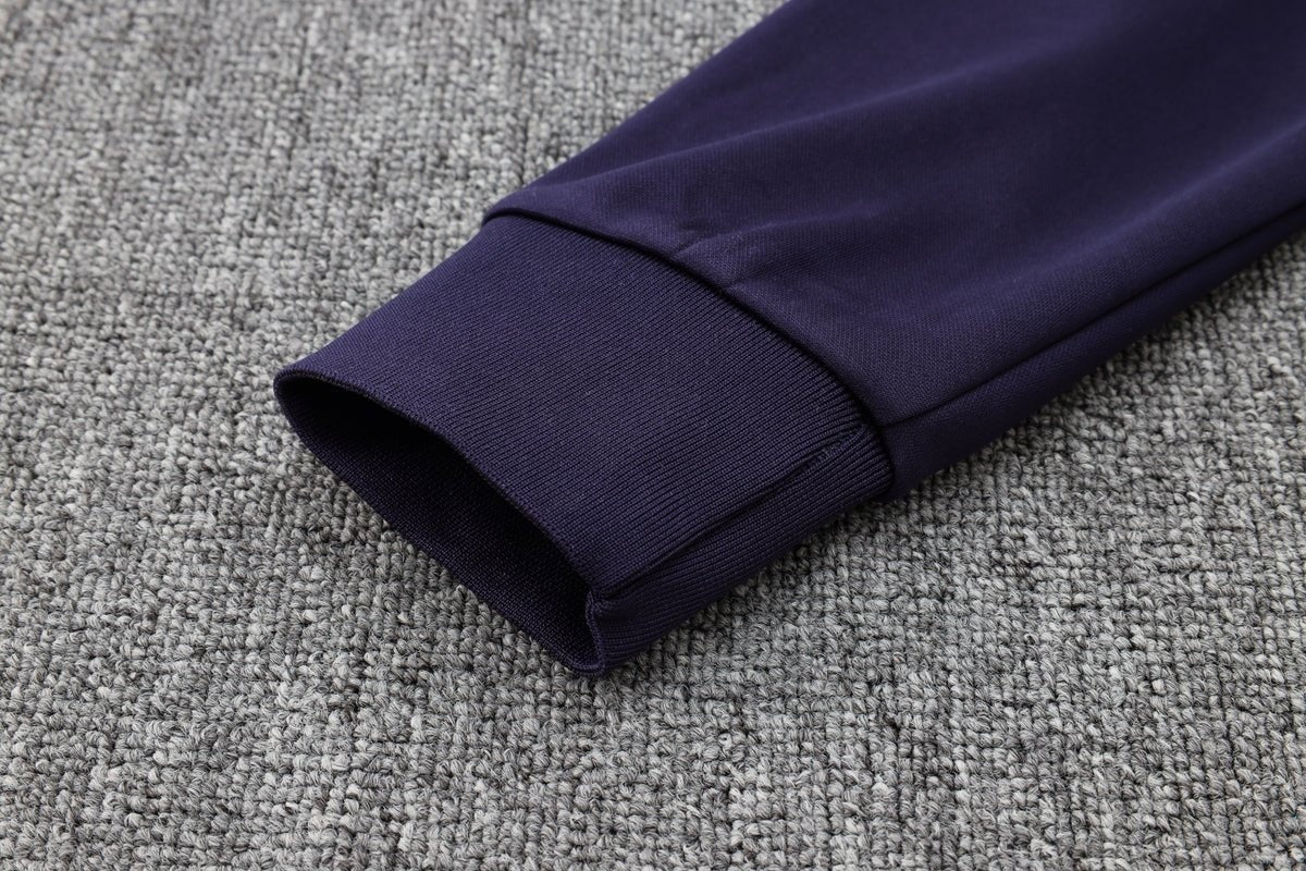 Tracksuit Kit - Detail