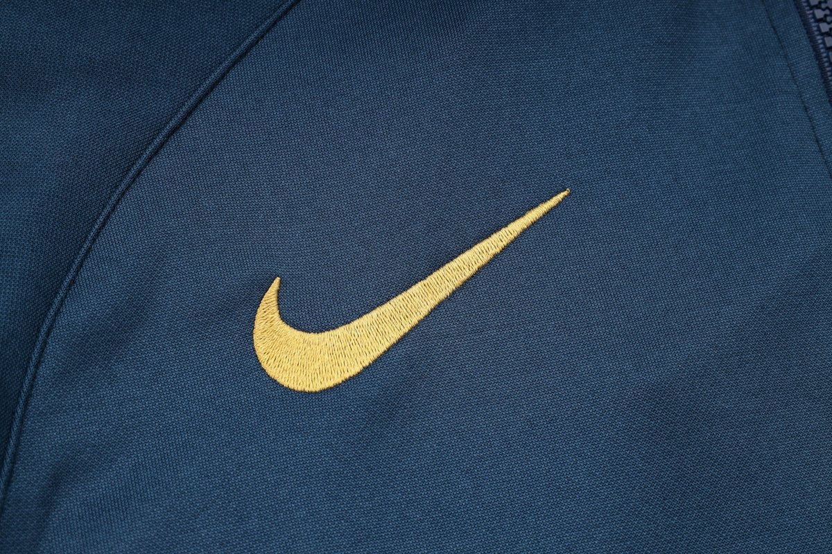 Tracksuit Kit - Detail