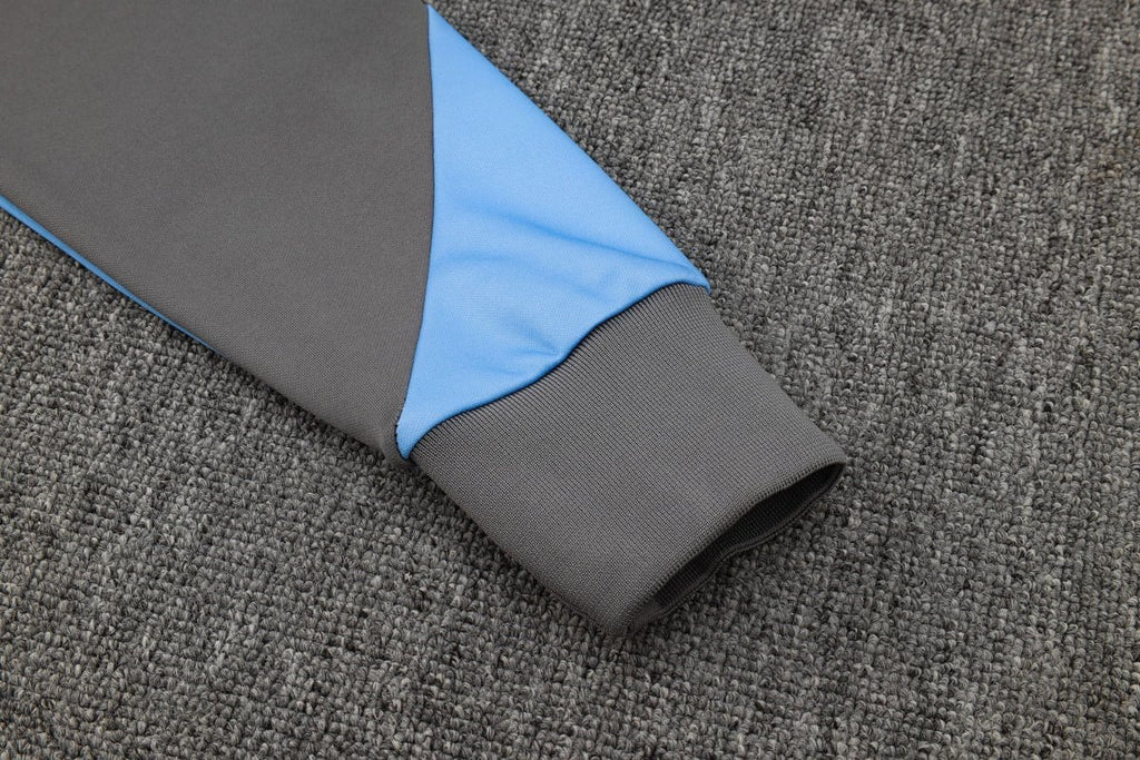 Tracksuit Kit - Detail