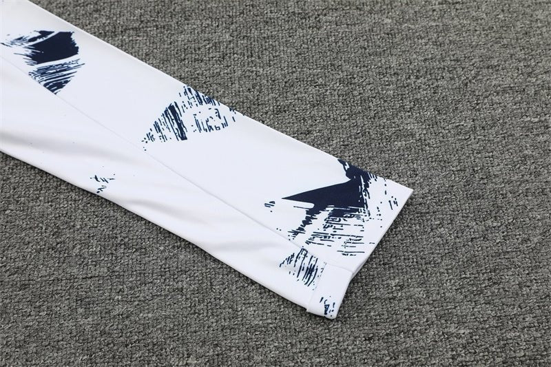Special Edition Tracksuit Kit - Detail