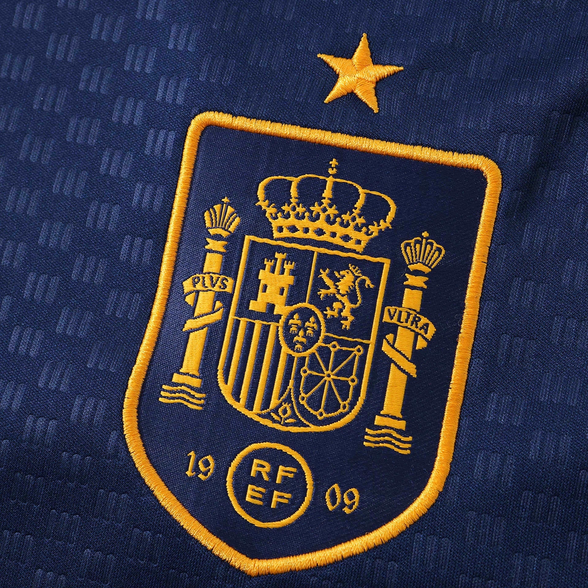 Spain Top 2 25/26 Training Shirt - View 4