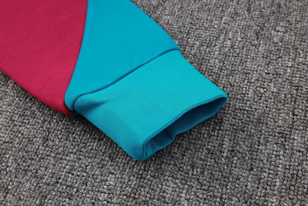 Tracksuit Kit - Detail