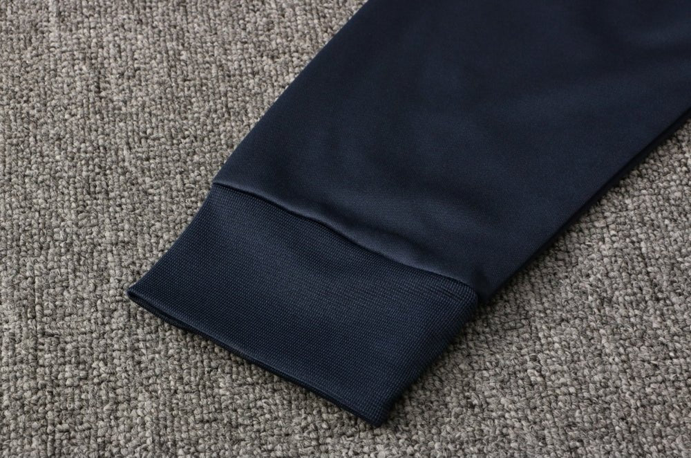 Tracksuit Kit - Detail