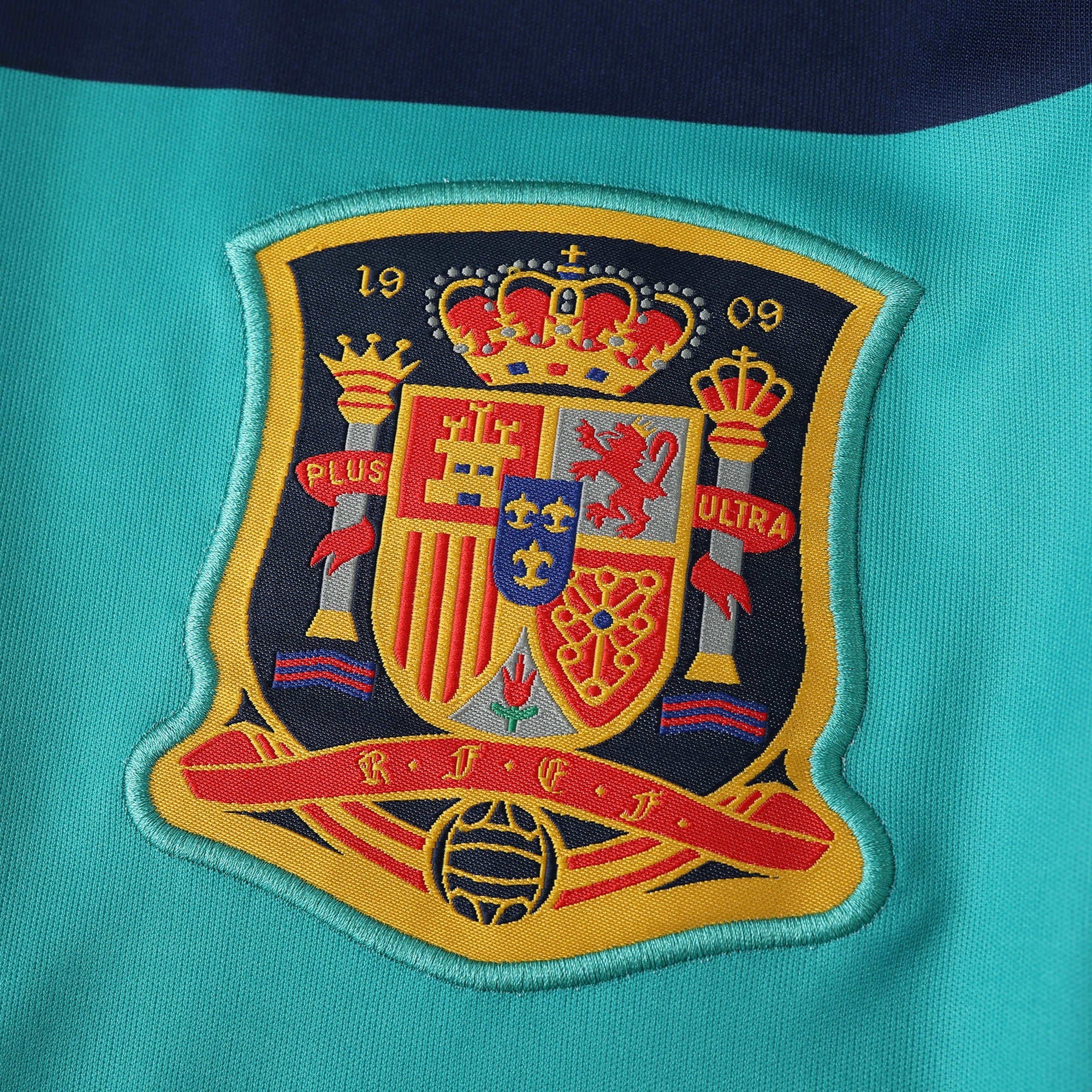 Spain 2010 Retro Goalkeeper Shirt - View 4