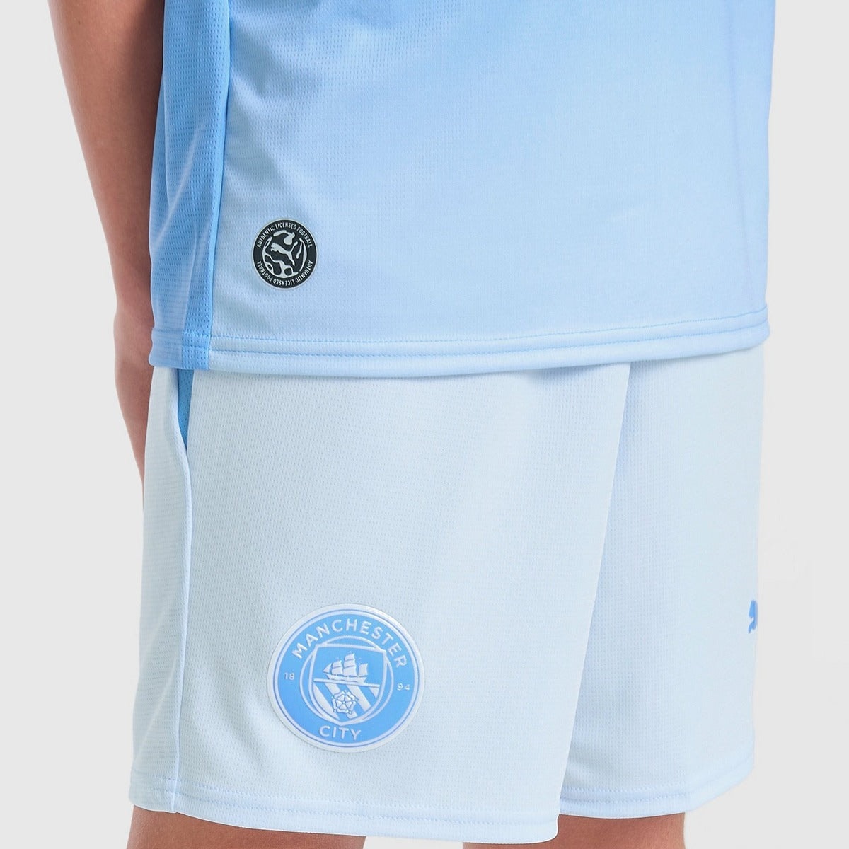 Home 26/27 Kids Shirt Kit - Modeled