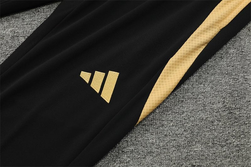 Special Edition Tracksuit Kit - Detail