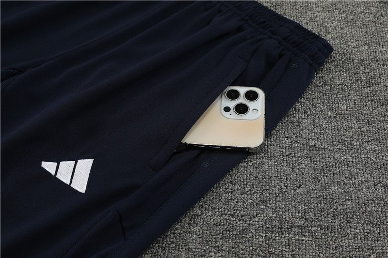 Special Edition Tracksuit Kit - Detail
