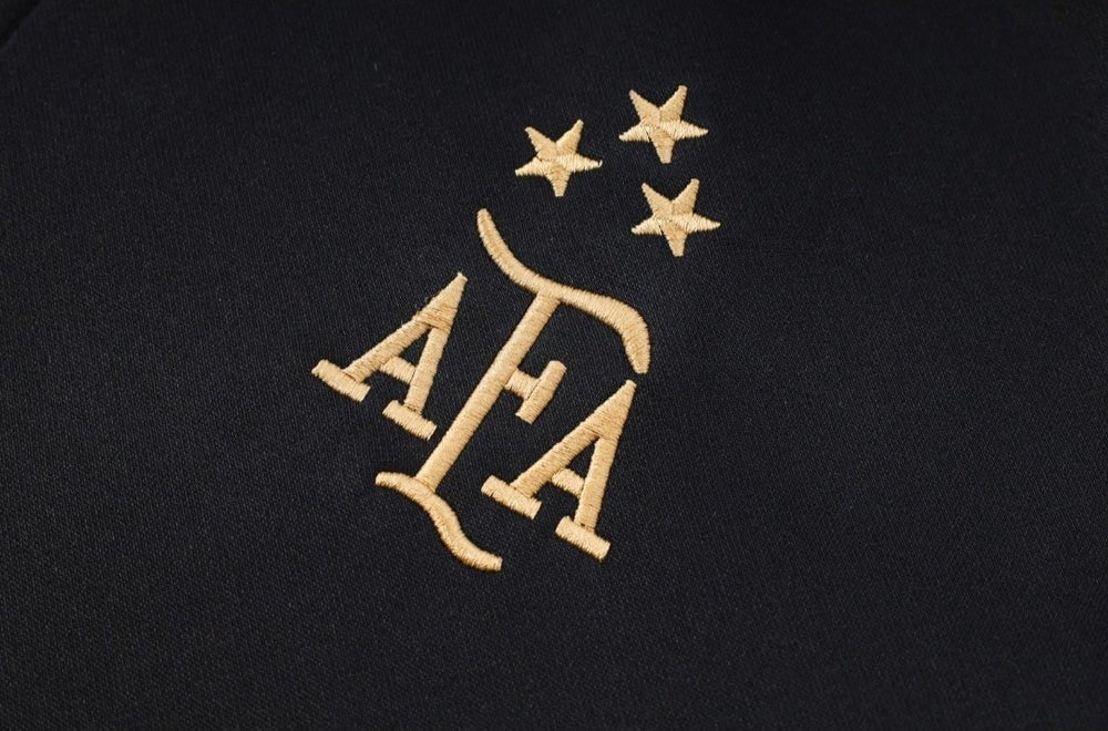 Tracksuit Kit - Detail
