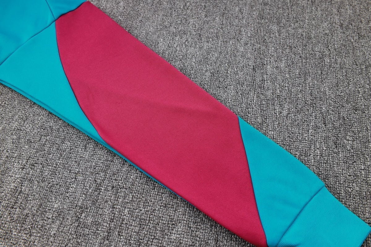 Tracksuit Kit - Detail