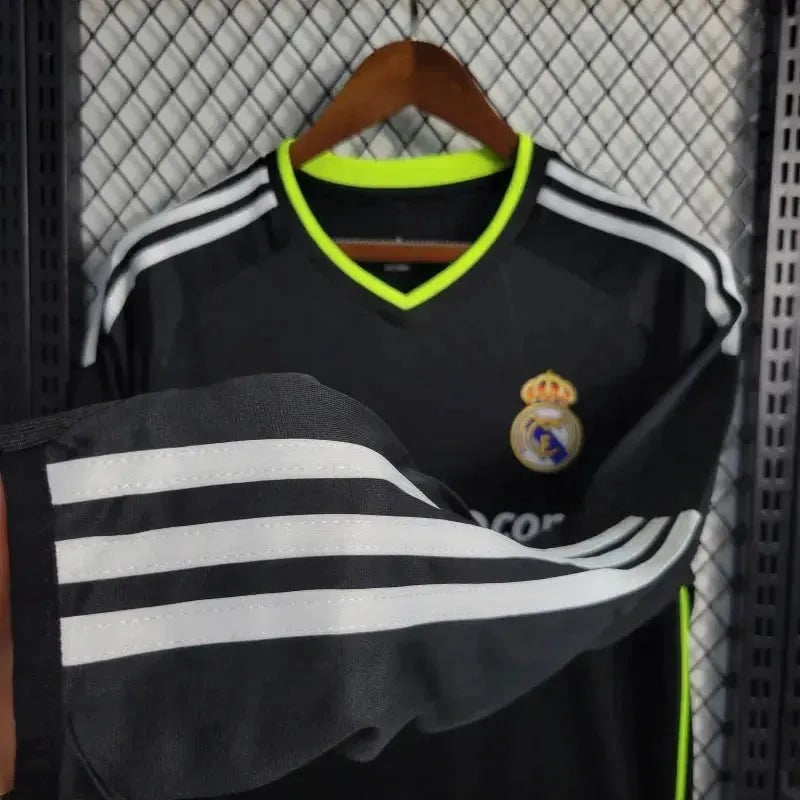 Retro Away 2010/11 Long Sleeve Shirt - View 8