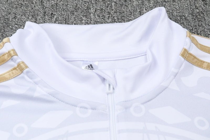 Special Edition Tracksuit Kit - Detail