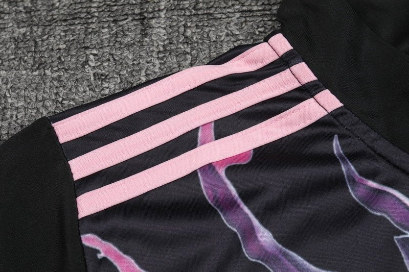 Special Edition Tracksuit Kit - Detail