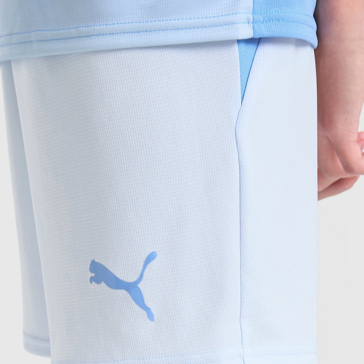 Home 26/27 Kids Shirt Kit - Modeled