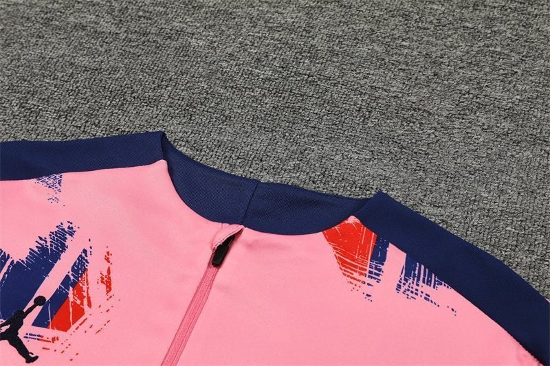 Special Edition Tracksuit Kit - Detail