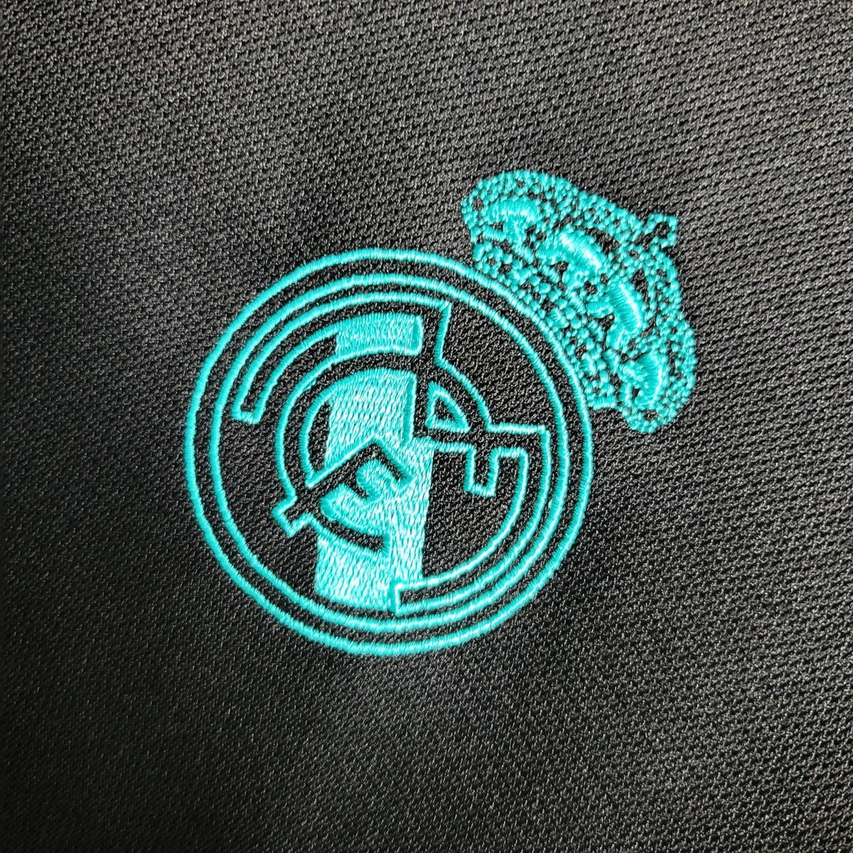 Retro Away 17/18 Shirt - View 4
