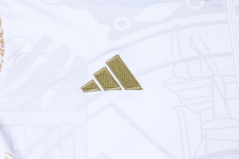 Special Edition Tracksuit Kit - Detail