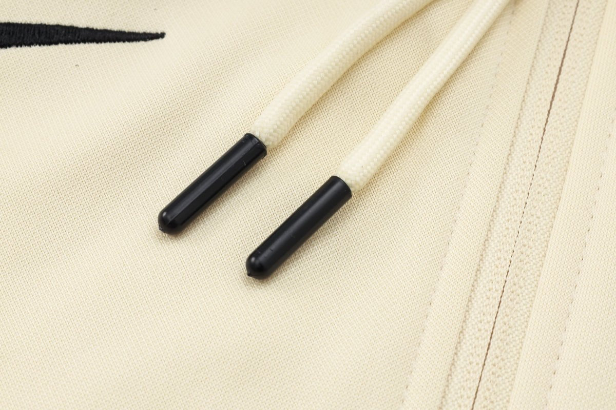 Tracksuit Kit - Detail