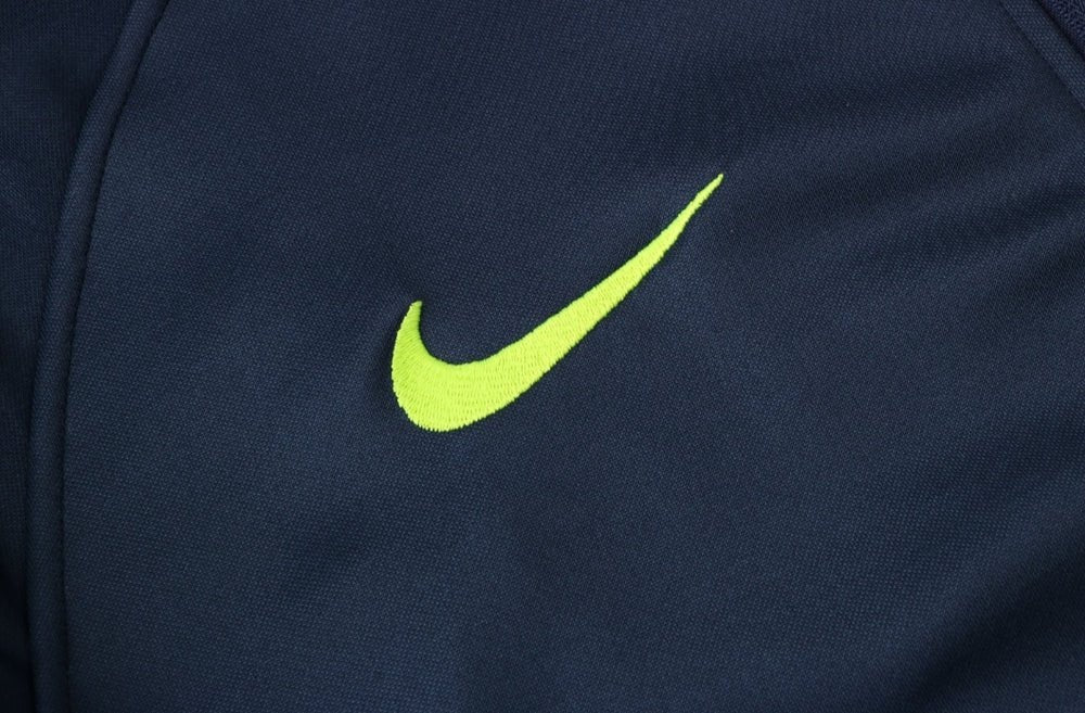 Tracksuit Kit - Detail
