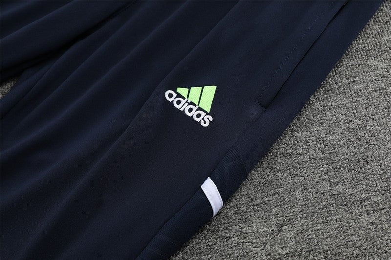 Special Edition Tracksuit Kit - Detail
