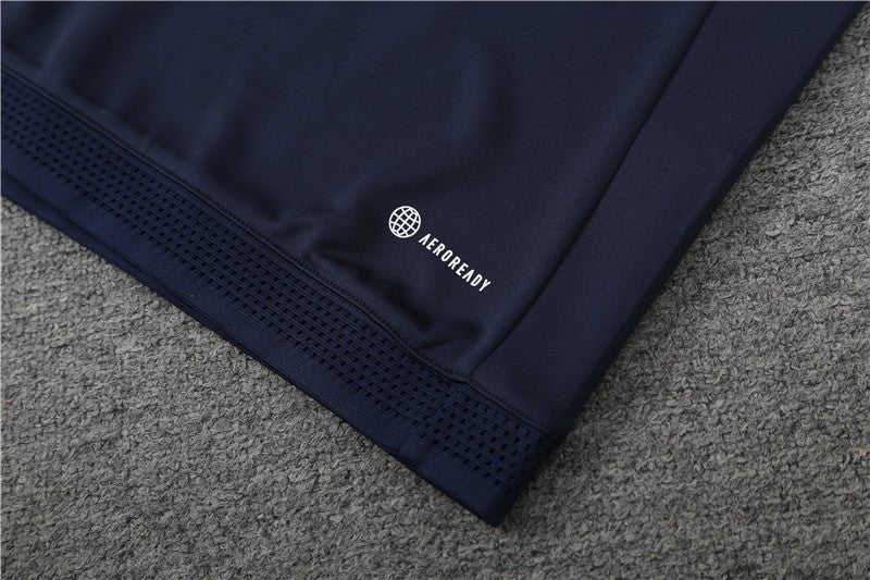 Special Edition Tracksuit Kit - Detail