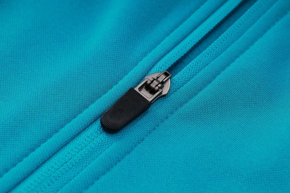 Tracksuit Kit - Detail