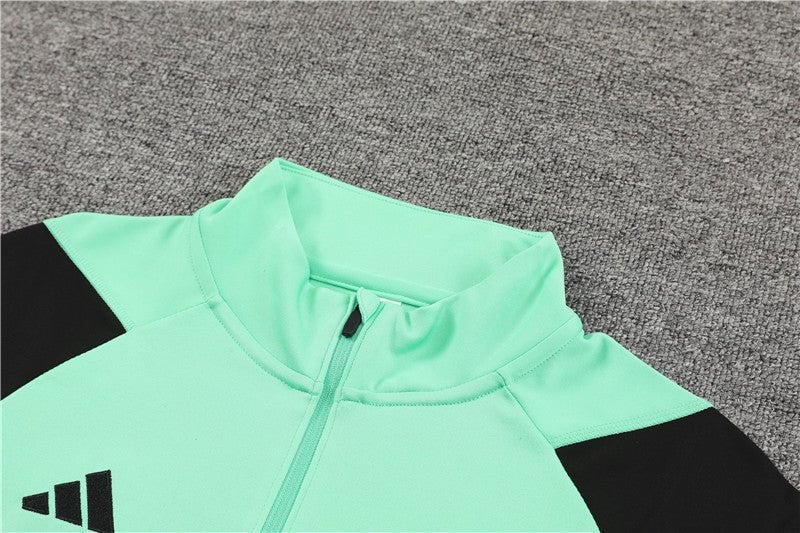 Special Edition Tracksuit Kit - Detail