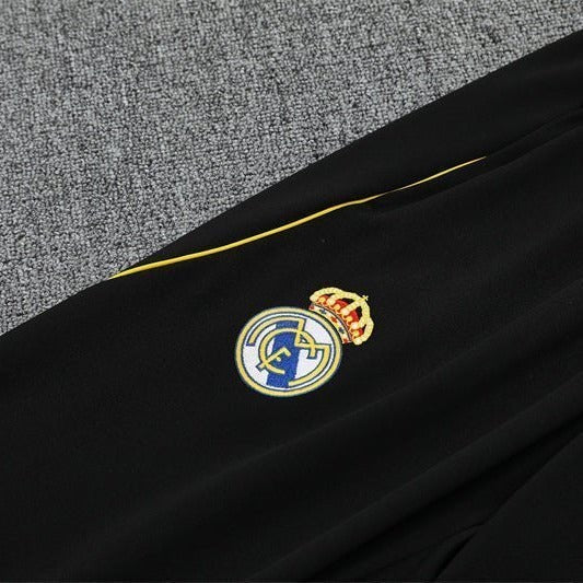 Home 25/26 Tracksuit Kit - Detail