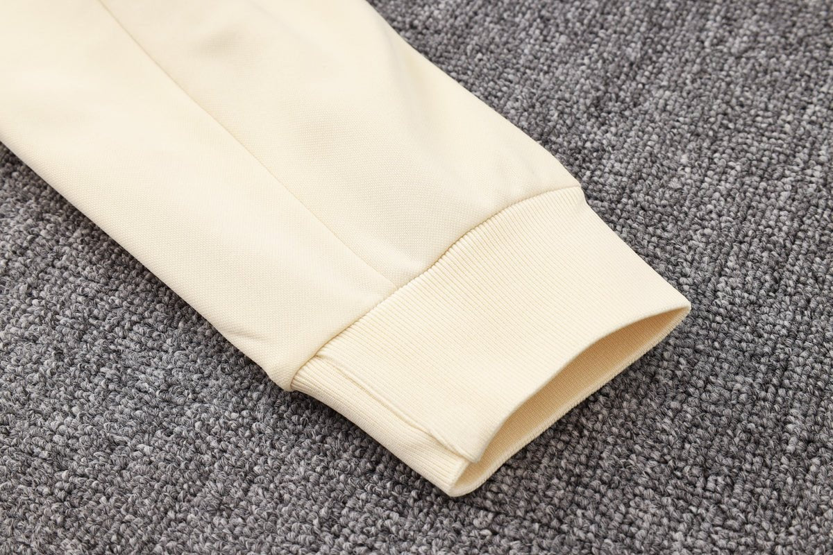 Tracksuit Kit - Detail
