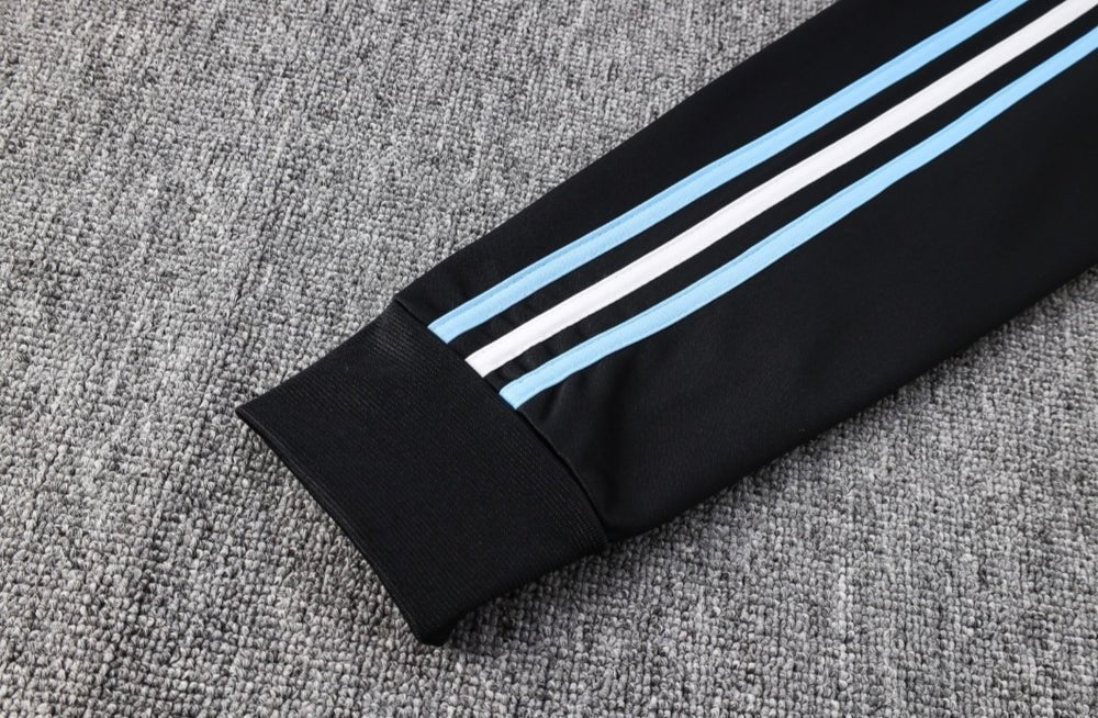 Tracksuit Kit - Detail