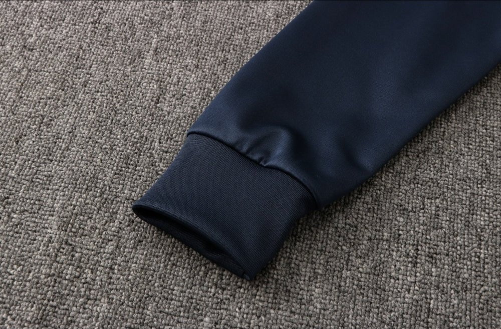 Tracksuit Kit - Detail