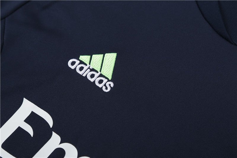 Special Edition Tracksuit Kit - Detail