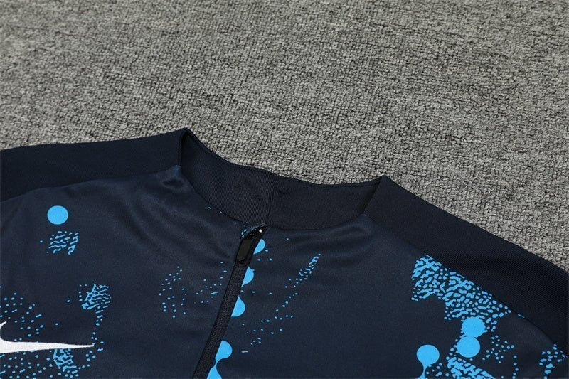 Special Edition Tracksuit Kit - Detail