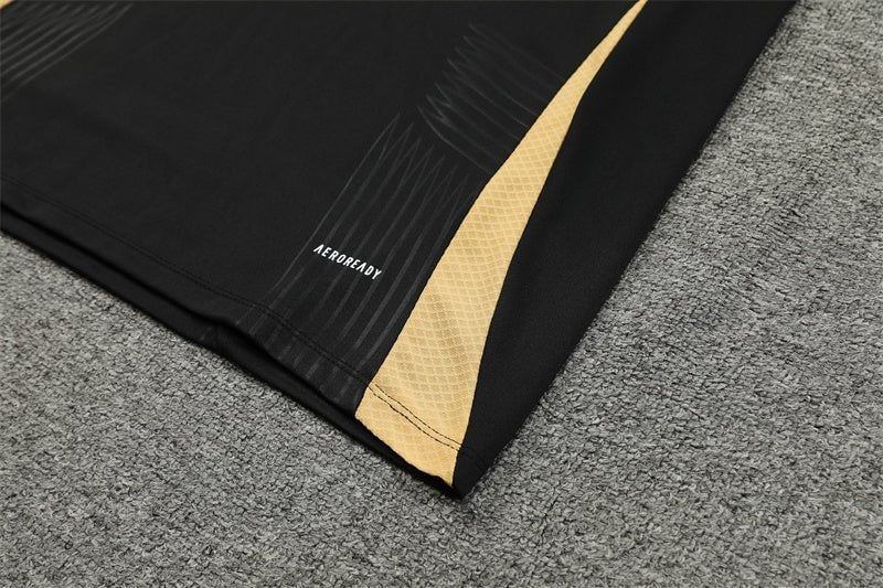Special Edition Tracksuit Kit - Detail