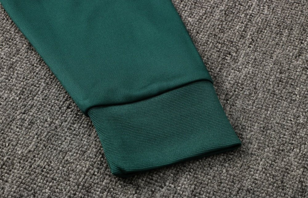 Tracksuit Kit - Detail