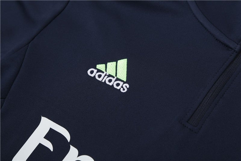 Special Edition Tracksuit Kit - Detail