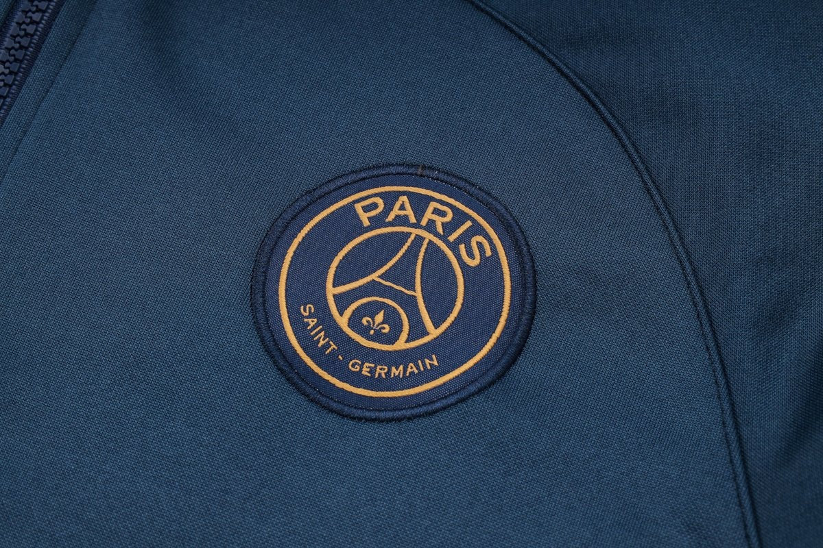 Tracksuit Kit - Detail