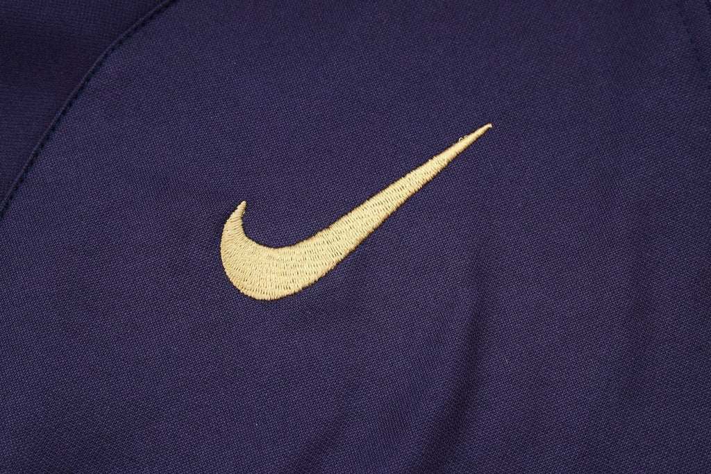Tracksuit Kit - Detail
