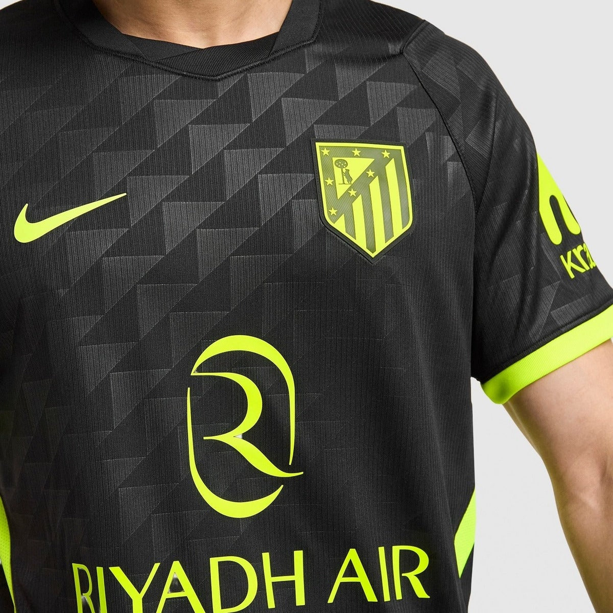 Away 26/27 Men's Shirt - Club Crest