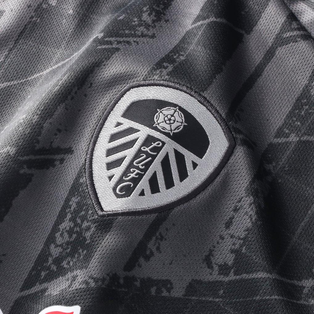 Third 26/27 Men's Shirt - Club Crest